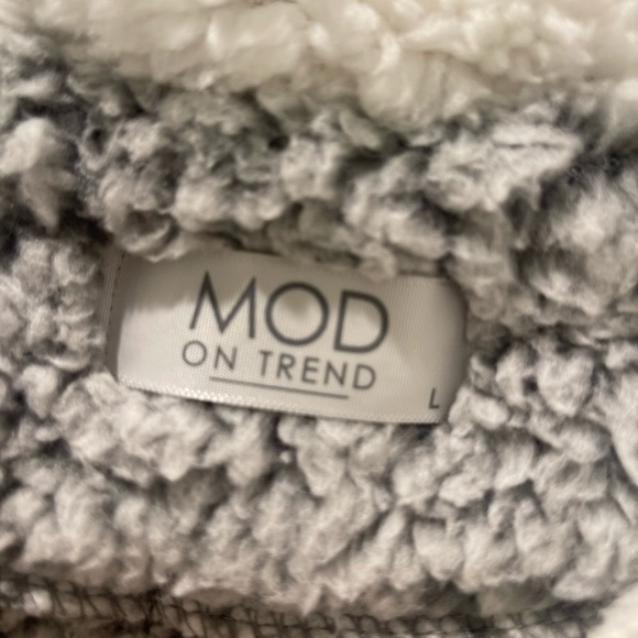 MOD ON TREND | Gray Sherpa Pullover - Picture 3 of 3